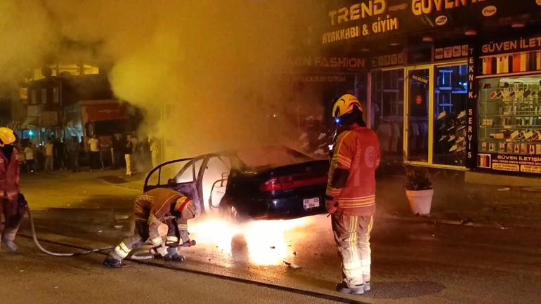 Bursada seyir halindeki otomobil alev alev yandı