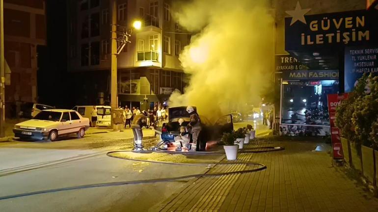 Bursada seyir halindeki otomobil alev alev yandı