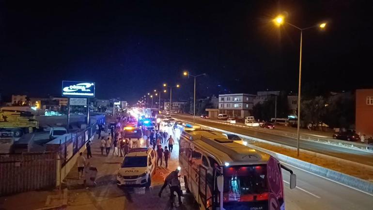 Bursada servis midibüsü ile otomobil çarpıştı: 6 yaralı