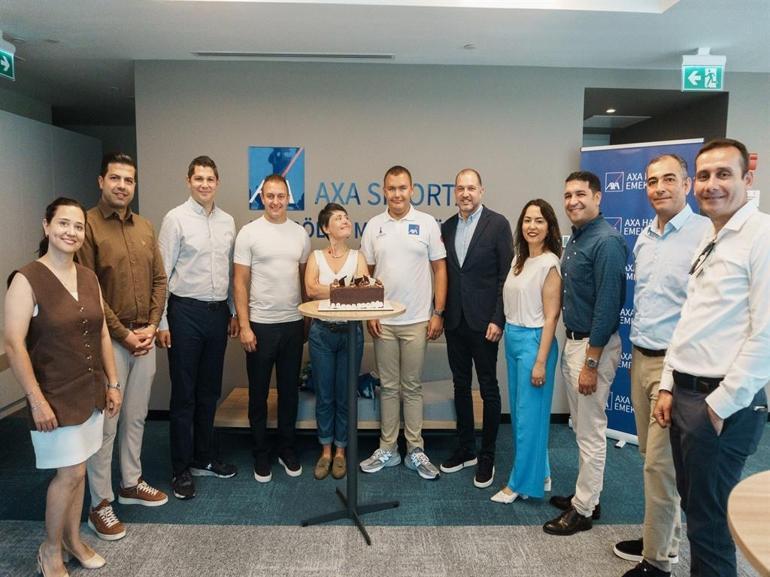 Otizmli yüzücü Tuna, Kuzey Kanalı geçişine törenle uğurlandı