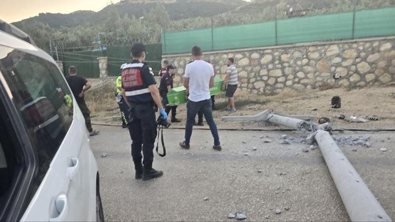 Kaza yapan sürücüye yardıma giderken elektrik akımına kapılıp, öldü