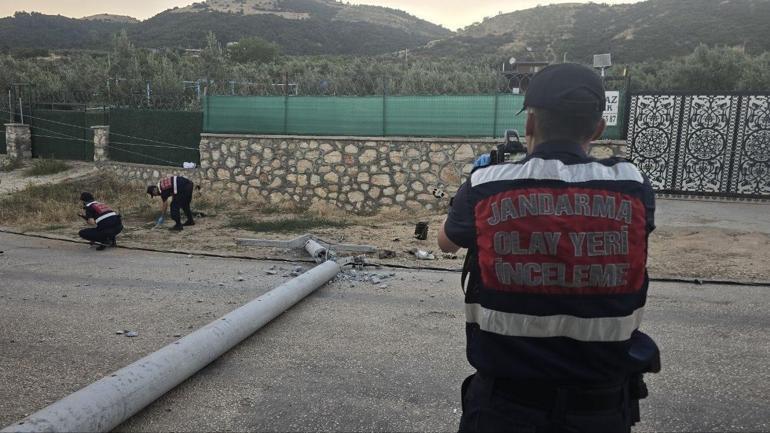 Kaza yapan sürücüye yardıma giderken elektrik akımına kapılıp, öldü