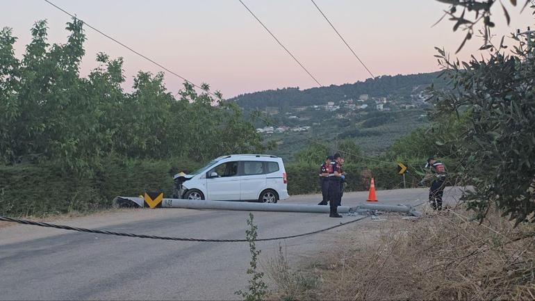 Kaza yapan sürücüye yardıma giderken elektrik akımına kapılıp, öldü