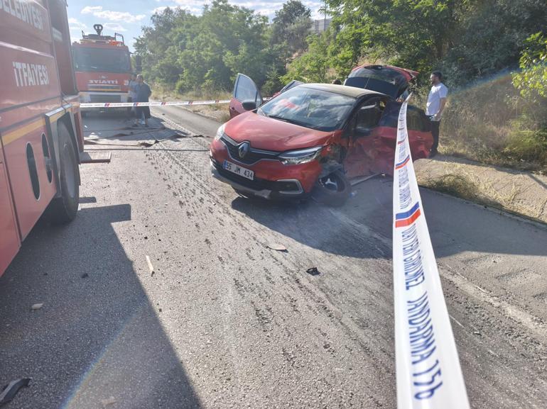 Çankırıda lastiği patlayan TIR, otomobile çarptı: 4 yaralı
