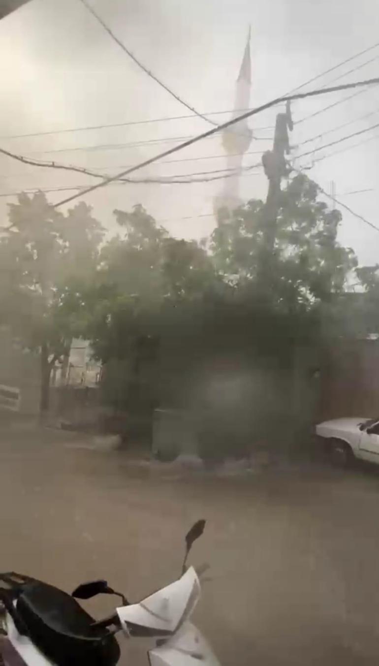 Manisa’da sağanak ve fırtına etkili oldu