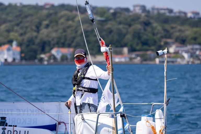 Denizcilik ve Kabotaj Bayramını yelkeniyle boğazdan geçerek kutladı