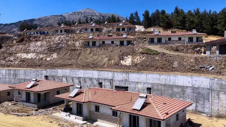 Ödemiş afet konutları yangının birinci yılında teslim ediliyor