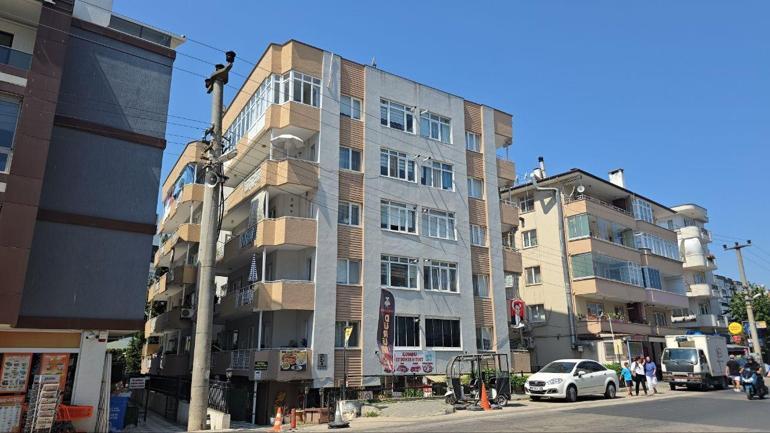 Tekerlekli sandalyeye bağımlı eşi balkondan yardım istedi; boğazında kesiyle banyoda ölü bulundu