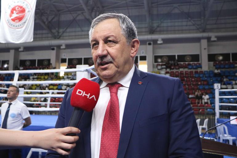 Kick Boks Milli Takım seçmelerinde kadın sporcu ringde fenalaştı