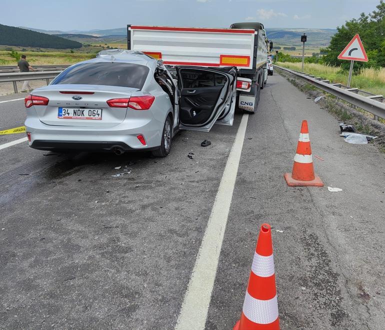 Otomobil, TIRa arkadan çarptı: 1 ölü, 6sı çocuk 8 yaralı