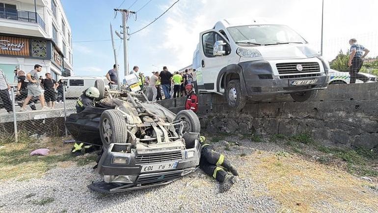 İşçi servisi ile iki otomobil çarpıştı: 3 yaralı