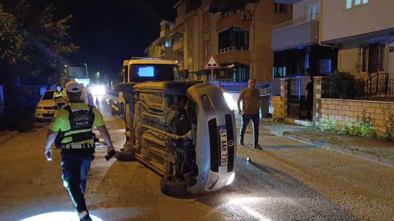 Park halindeki araca çarpıp devrilen otomobilin sürücüsü kaza yerinden kaçtı