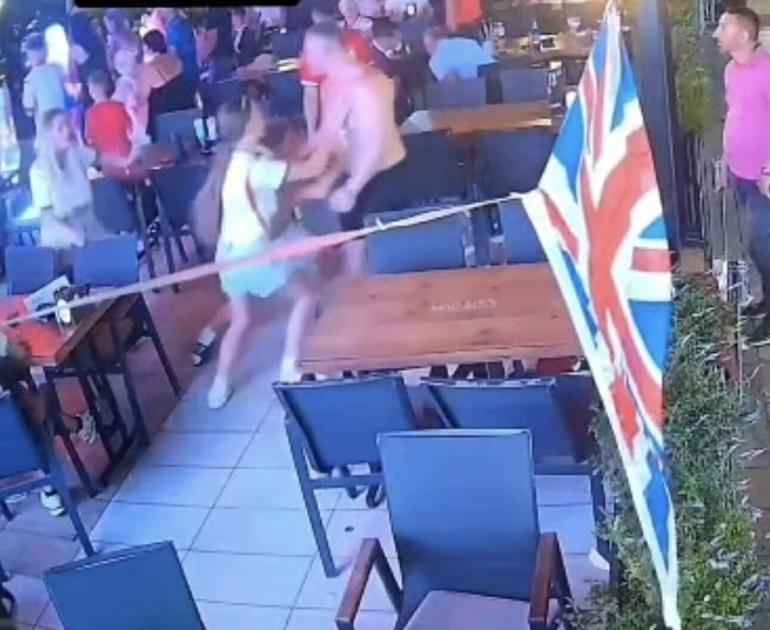 Marmariste restoranda İngiliz çiftin kavgası kamerada