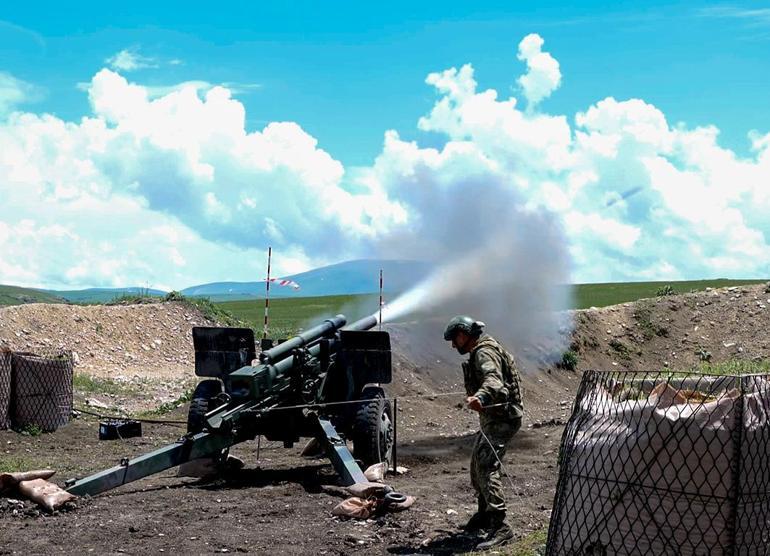 Mehmetçik, ağır silah atışları gerçekleştirdi