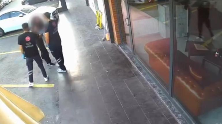 Maltepede alkollü olduğu iddia edilen kadının sağlık ekiplerine saldırdığı anlar kamerada