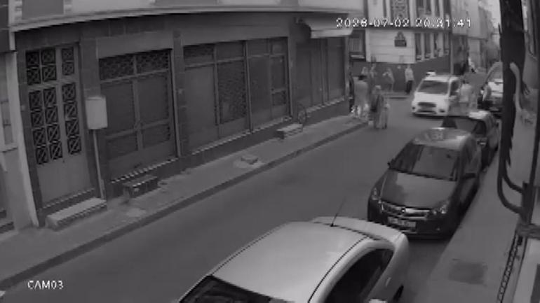 Bayrampaşada binanın 3üncü katından başına beton parçası düşen kadın öldü
