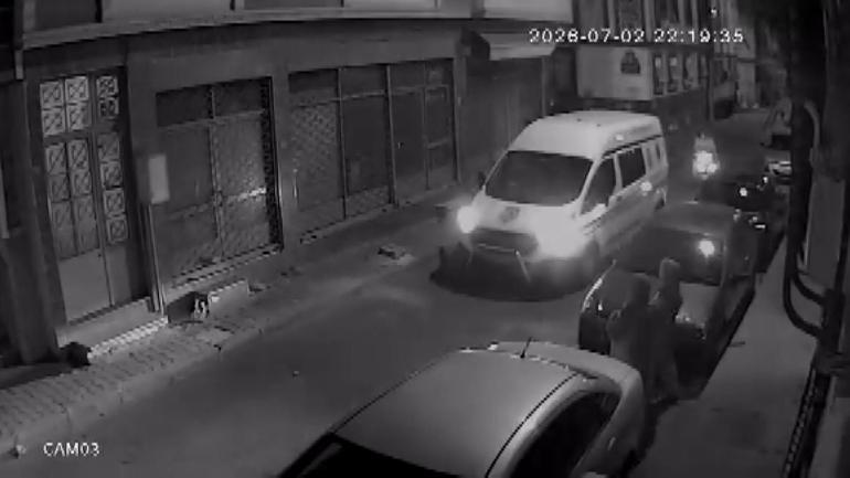 Bayrampaşada binanın 3üncü katından başına beton parçası düşen kadın öldü
