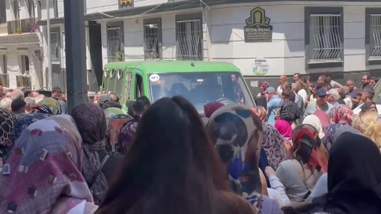 Bayrampaşada binanın 3üncü katından başına beton parçası düşen kadın öldü