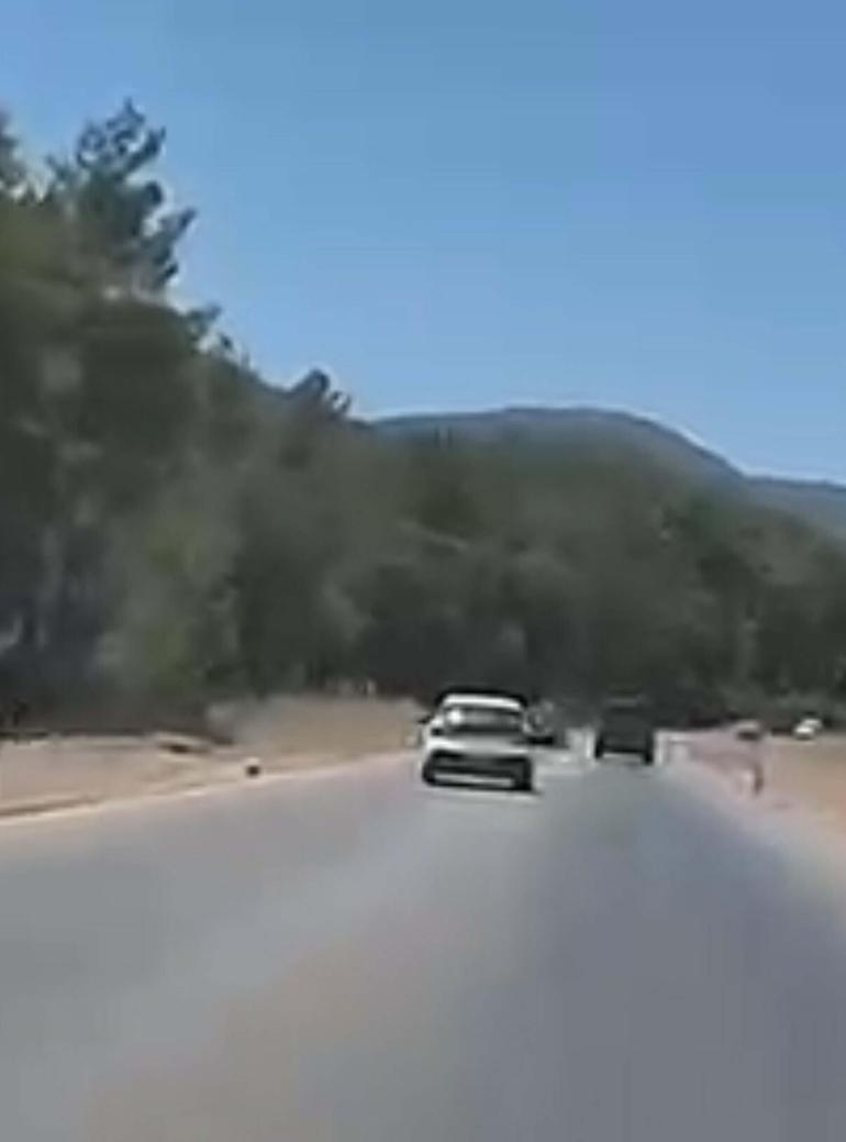 İki otomobilin çarpışması kamerada; 2 yaralı