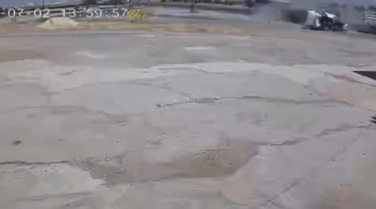 Şanlıurfa’da TIR’ın kamyona çarptığı ölümlü kaza kamerada