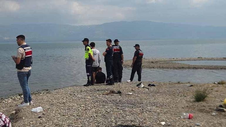 2 arkadaş, serinlemek için girdikleri İznik Gölü’nde boğuldu