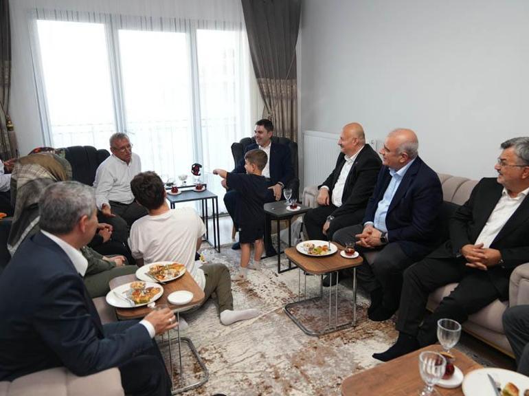 Bakan Kurum’dan depremzede Yusuf ve dedesine ziyaret
