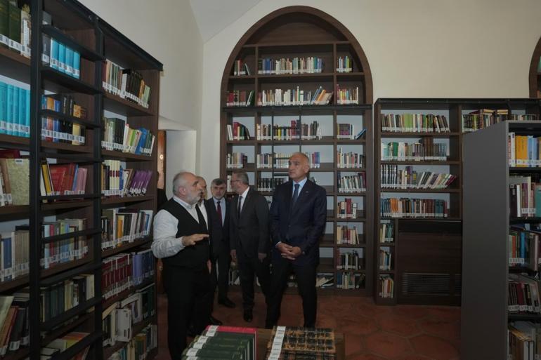 Bakan Ersoy, bilim tarihçisi Prof. Dr. Fazlıoğlunu ziyaret etti