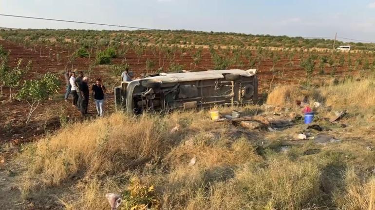 Tarım işçilerini taşıyan minibüs şarampole devrildi; 22 yaralı