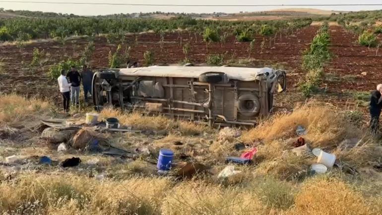 Tarım işçilerini taşıyan minibüs şarampole devrildi; 22 yaralı
