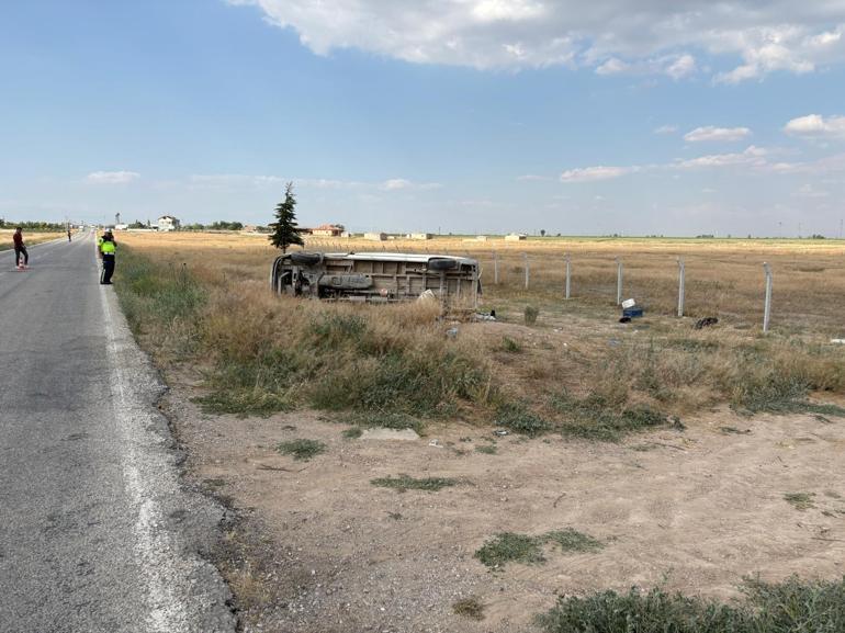 Tarım işçilerini taşıyan minibüs devrildi: 17 yaralı