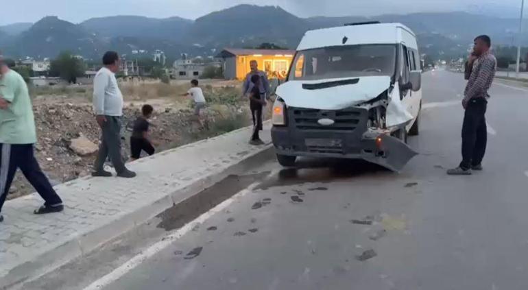 Minibüsün ata çarpması kamerada