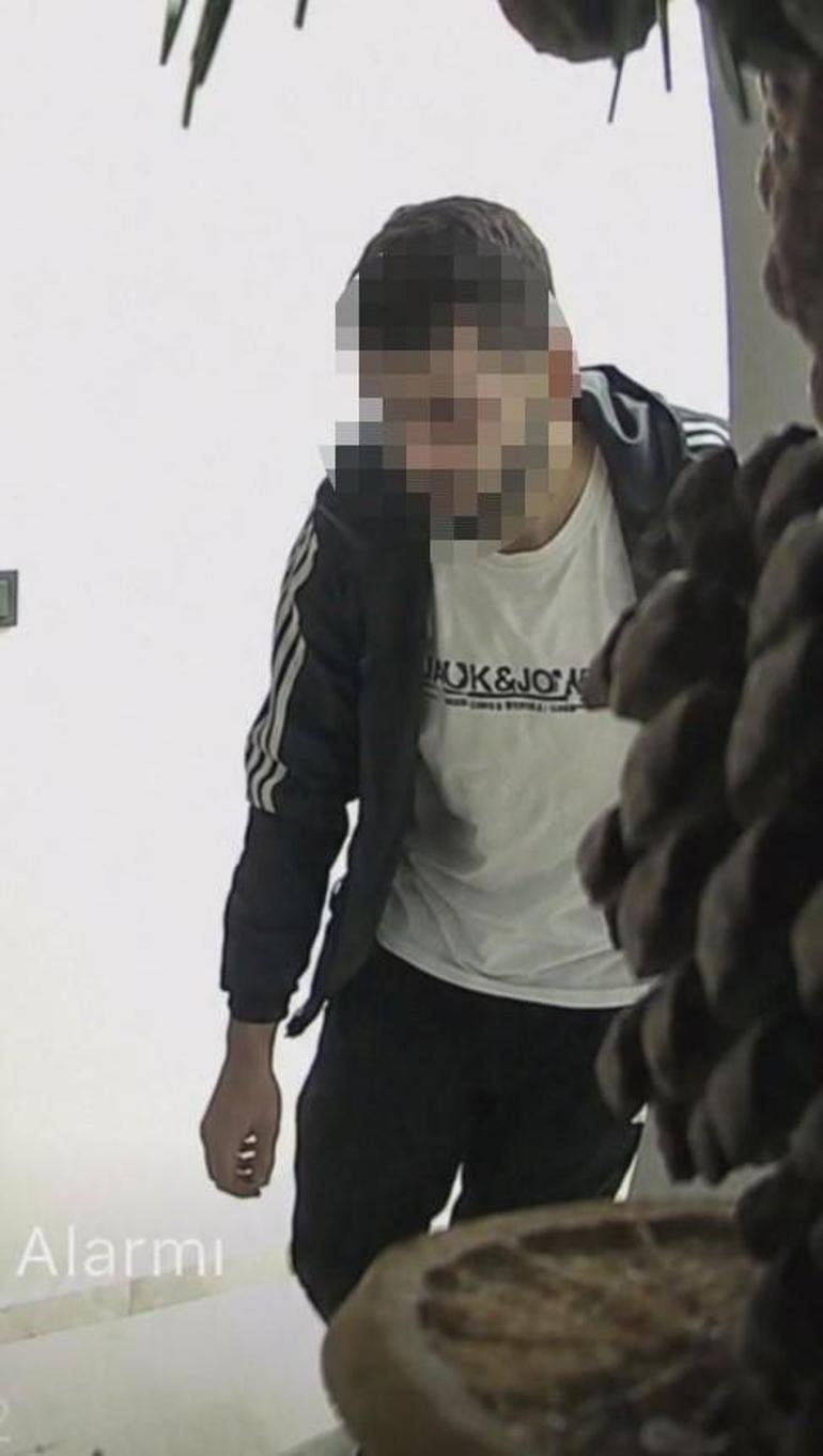 Başakşehir’de apartmandaki ayakkabı hırsızlığı kamerada