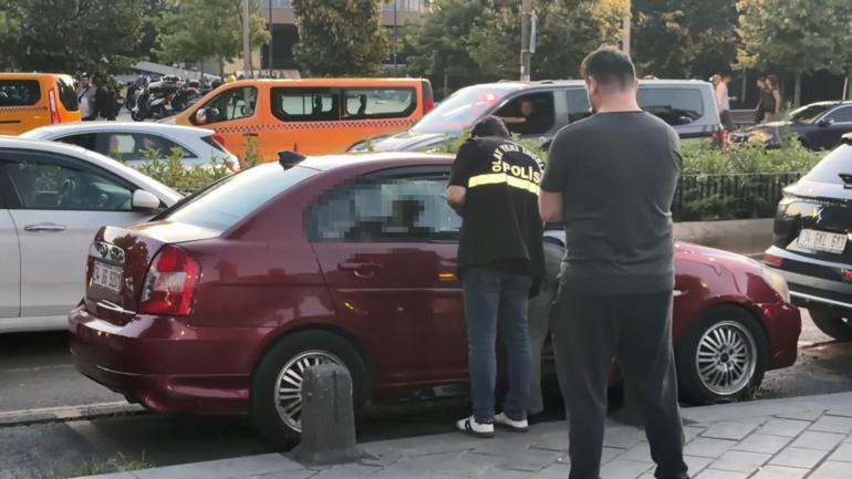 Üsküdar’da park halindeki otomobilde ölü bulundu