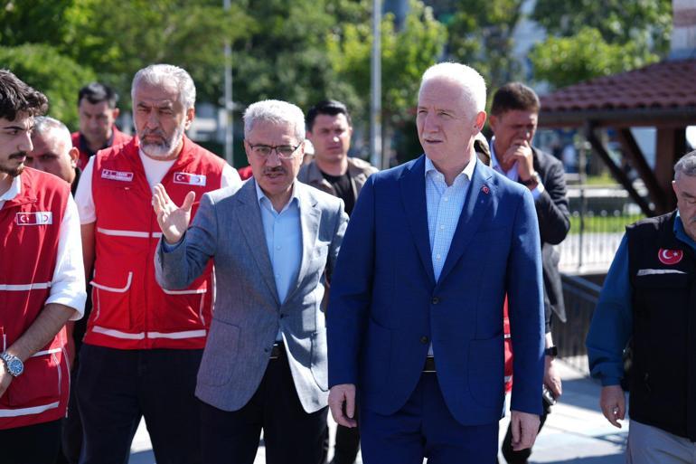 Vali Gül, su baskını yaşanan Üsküdar Sahaflar Çarşısını ziyaret etti