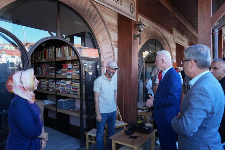 Vali Gül, su baskını yaşanan Üsküdar Sahaflar Çarşısını ziyaret etti