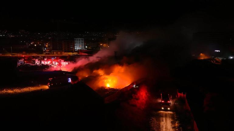 Bursada geri dönüşüm tesisindeki yangın dronla görüntülendi