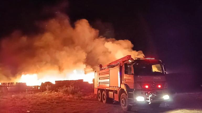 Bursada geri dönüşüm tesisindeki yangın dronla görüntülendi