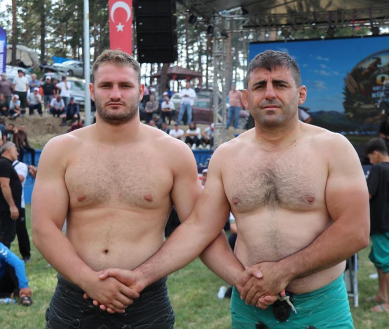 Erzurumda Akdağ Karakucak Güreşlerinin başpehlivanı Kenan Gör oldu