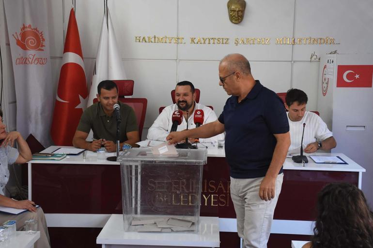 Seferihisar Belediye Başkan Vekili, Fuat Gümüş oldu