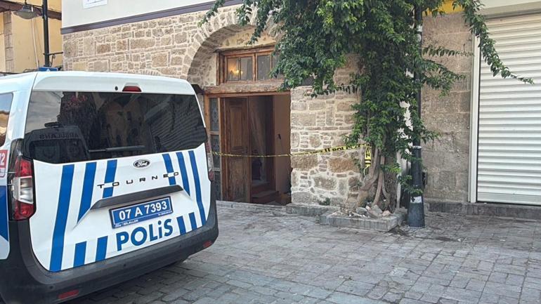 Rusya dönüşünde, Alman sevgilisini evde ölü buldu