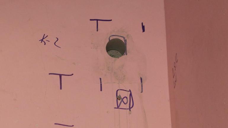 Güngören’de riskli raporu verilen binanın mührünü kırıp içeri girdiler: Yıkılabilir