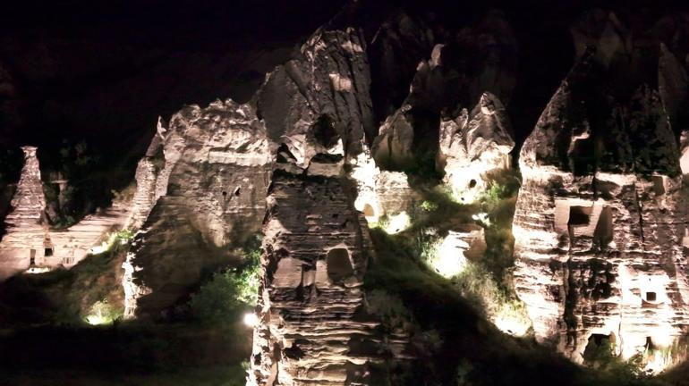Bakan Ersoy: Kapadokyayı gece saatlerinde ziyaretçilerle buluşturuyoruz