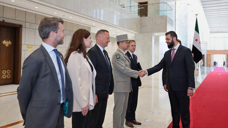 Suriye Cumhurbaşkanı Şara, Fransa Cumhurbaşkanı Macron ile görüştü