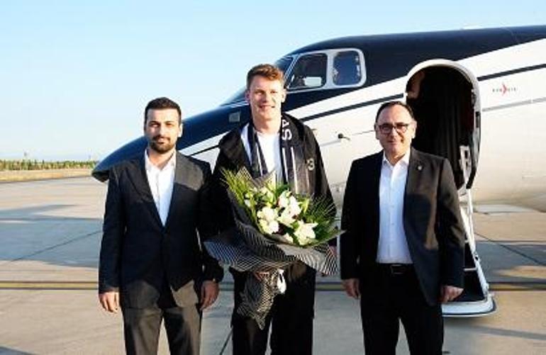 Alexander Nübel ve Doğan Alemdar Beşiktaş için İstanbul’da