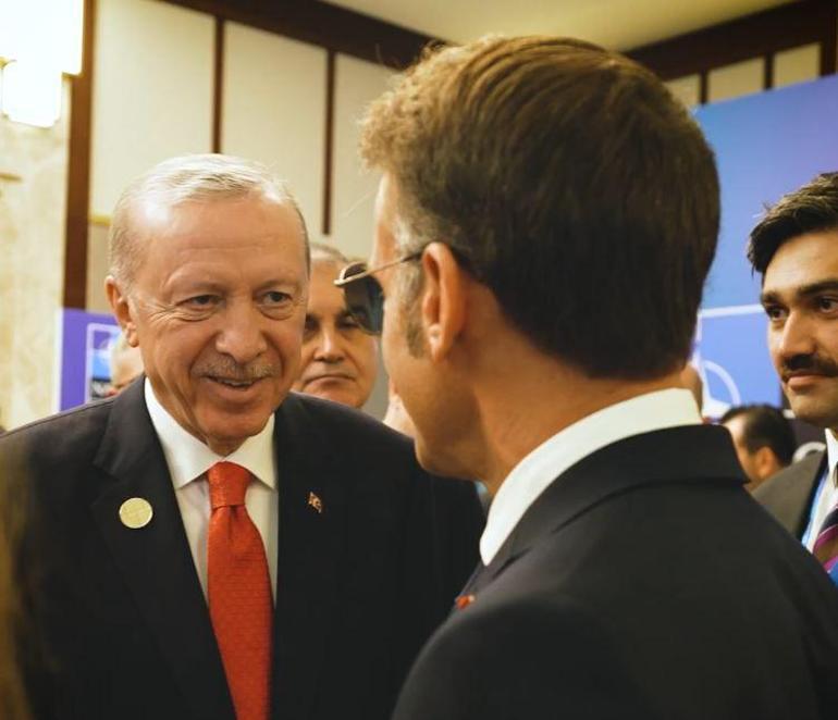 Fransa Cumhurbaşkanı Macron, Cumhurbaşkanı Erdoğanla sohbetinin görüntülerini paylaştı