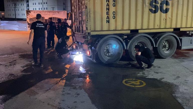 Bursada yanan TIRı 10 kilometre kullanıp itfaiyeye ulaştırdı