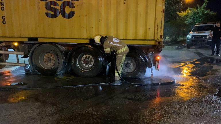 Bursada yanan TIRı 10 kilometre kullanıp itfaiyeye ulaştırdı