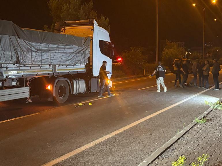Ormanda bir kişiyi yaraladıktan sonra kaçarken TIRın çarptığı şüpheli öldü; olayda 1 tutuklama
