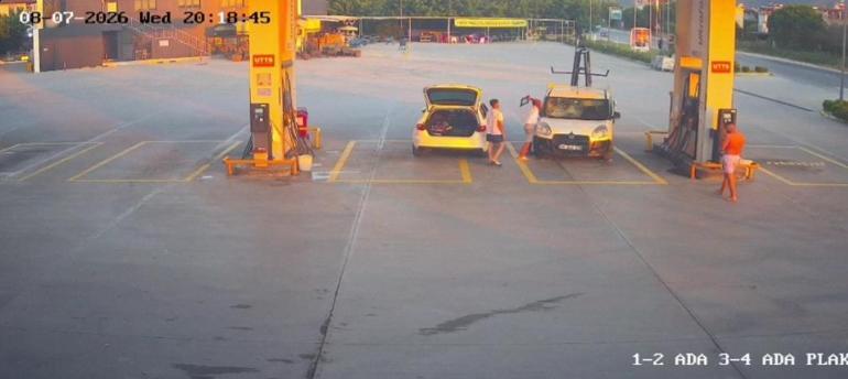 Kuşadasında yol verme tartışması, akaryakıt istasyonunda kavgaya dönüştü: olay anı kamerada