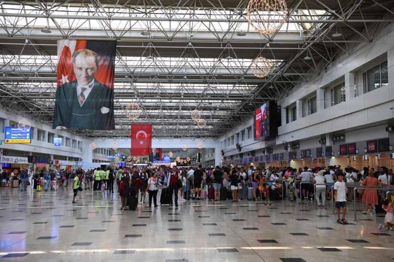 Bakan Uraloğlu: İstanbuldaki havalimanlarımız 78 ilin nüfusundan fazla yolcu ağırladı